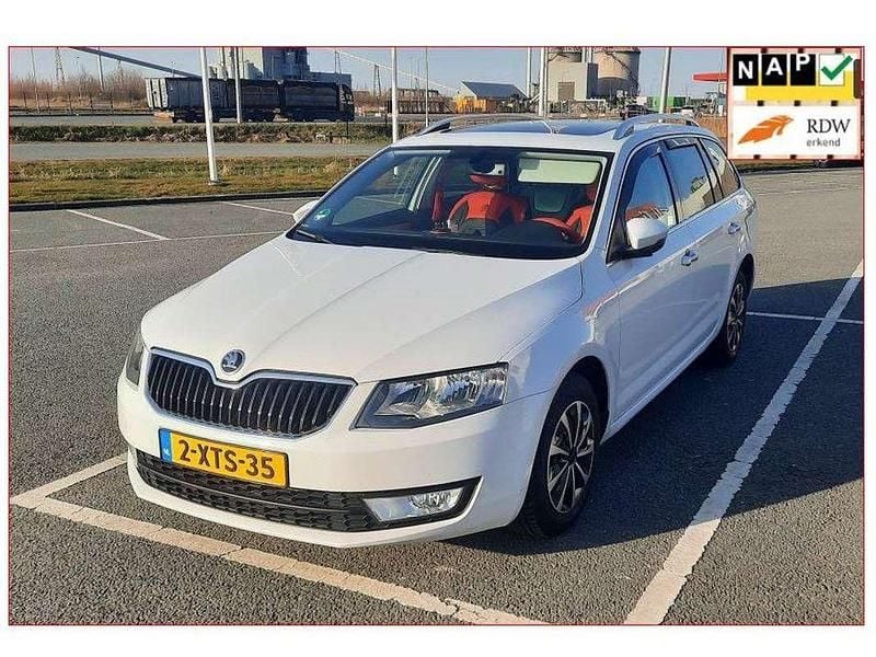 Wit Gebruikt 2014 Skoda Octavia Stationwagen | € 6.899 (Eerlijke prijs) - Afbeelding 1/4
