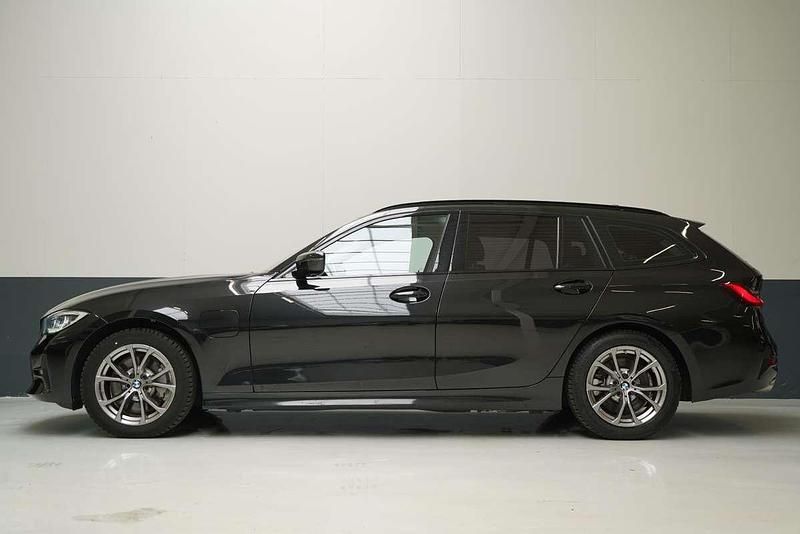 Occasion BMW 330e Basis 292 PK (214 kW) 2021 Zwart Stationwagen