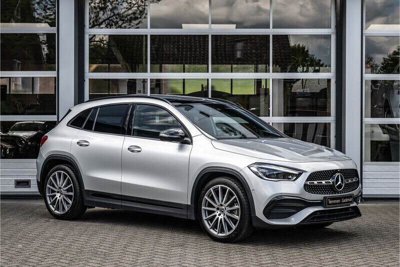Zilver Gebruikt 2021 Mercedes GLA250 AMG line SUV | € 52.450 - Afbeelding 1/4