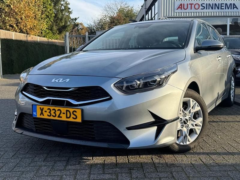 Grijs Gebruikt 2023 Kia Ceed Hatchback | € 17.949 (Goede deal) - Afbeelding 1/4