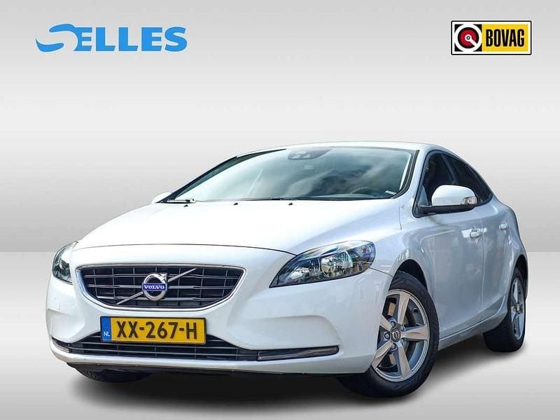 Wit Gebruikt 2015 Volvo V40 Kinetic Stationwagen | € 11.895 (Eerlijke prijs) - Afbeelding 1/3