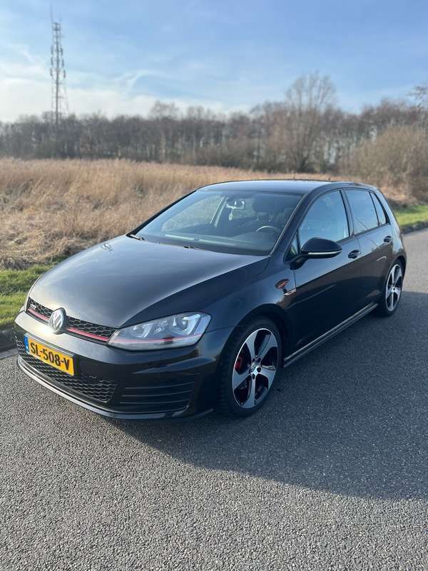 Zwart Gebruikt 2013 VW Golf VII GTI Stationwagen | € 17.500 (Iets duurder) - Afbeelding 1/4