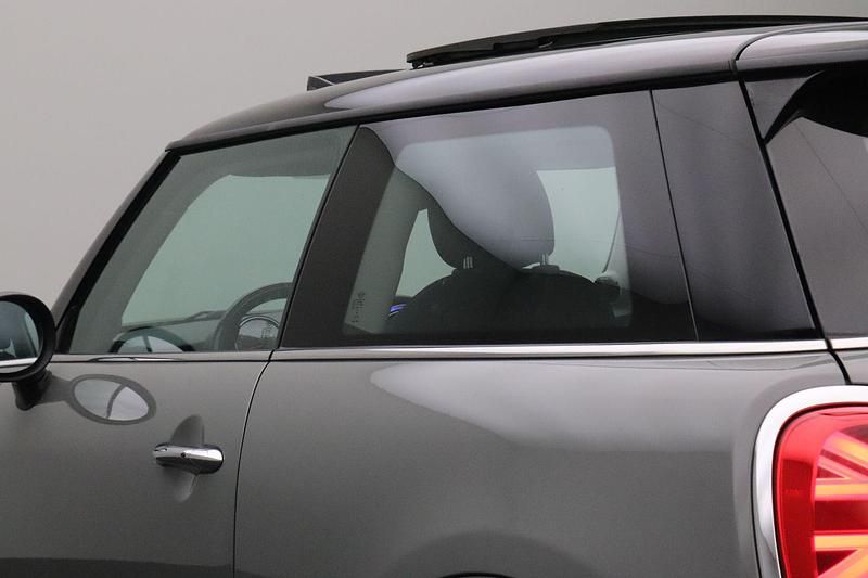 Occasion Mini Cooper Comfort 136 PK (100 kW) 2018 Grijs Hatchback