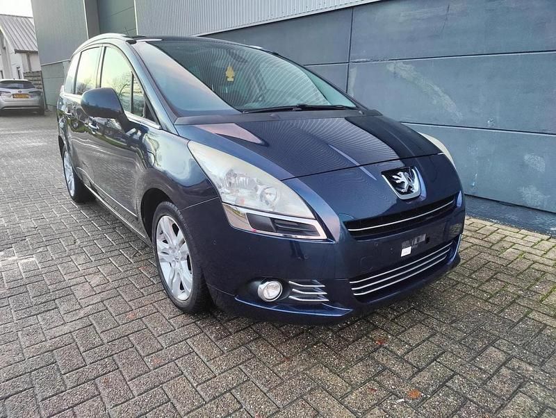 Blauw (metallic) Occasion 2011 Peugeot 5008 MPV | € 1.945 (Goede deal) - Afbeelding 1/4