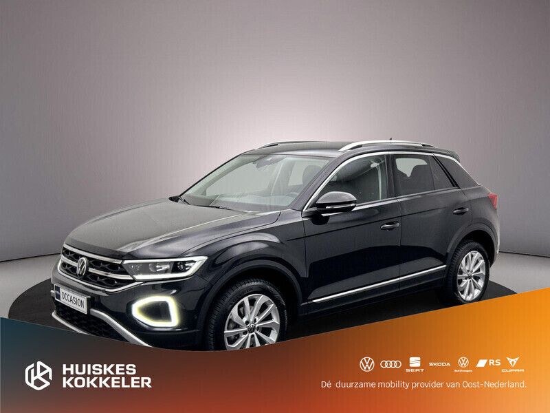 Zwart Gebruikt 2023 VW T-Roc Style SUV | € 33.900 (Iets duurder) - Afbeelding 1/4