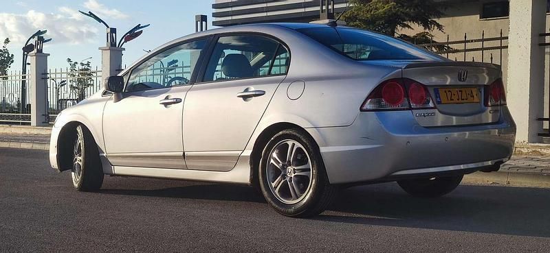 Zilver Gebruikt 2007 Honda Civic Hybrid Sedan | € 2.499 (Eerlijke prijs) - Afbeelding 1/4