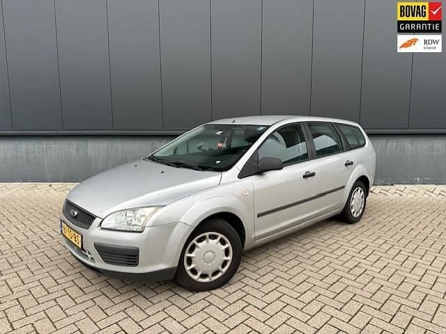 Grijs Occasion 2006 Ford Focus Stationwagen | € 1.450 (Eerlijke prijs) - Afbeelding 1/4