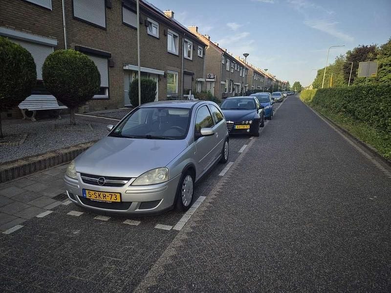 Zilver Gebruikt 2005 Opel Corsa Hatchback | € 1.500 (Eerlijke prijs) - Afbeelding 1/3
