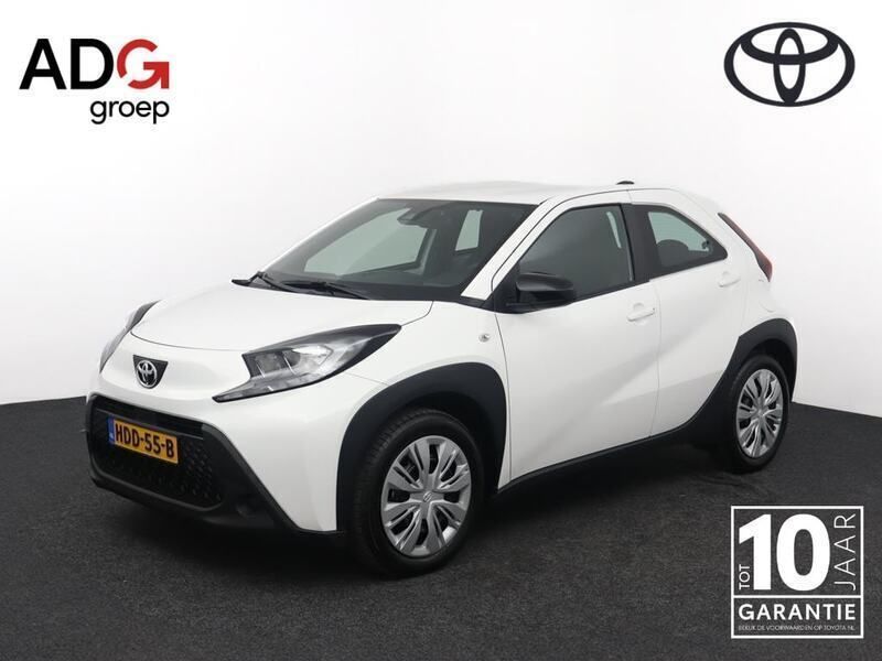 Wit Gebruikt 2025 Toyota Aygo Play Hatchback | € 20.950 (Iets duurder) - Afbeelding 1/4