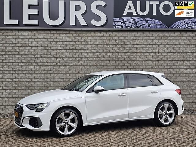 Wit Occasion 2024 Audi A3 Sportback Edition .1 Hatchback | € 31.450 (Super prijs) - Afbeelding 1/4