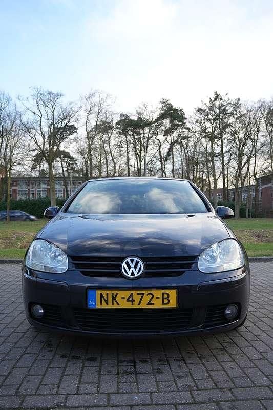 Zwart Gebruikt 2006 VW Golf V Hatchback | € 3.500 (Eerlijke prijs) - Afbeelding 1/4
