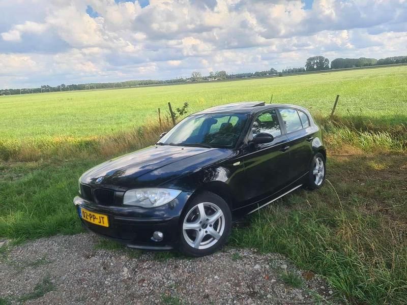 Zwart Gebruikt 2004 BMW 116 Hatchback | € 2.500 (Iets duurder) - Afbeelding 1/4