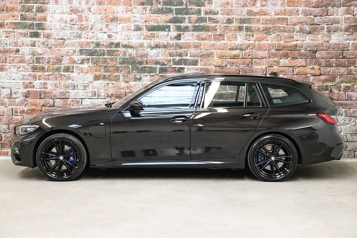 Occasion BMW 330e Executive 2021 Zwart (metallic) Stationwagen