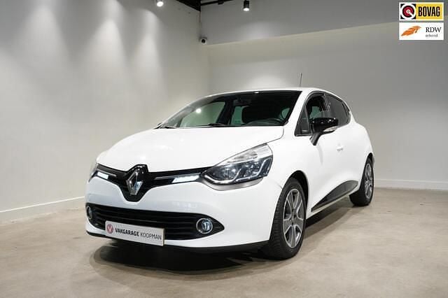 Wit Gebruikt 2015 Renault Clio IV Night&Day Hatchback | € 6.995 (Eerlijke prijs) - Afbeelding 1/4