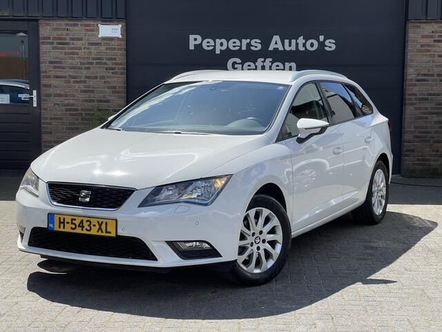 Wit Gebruikt 2015 Seat Leon ST Style Stationwagen | € 10.450 (Eerlijke prijs) - Afbeelding 1/4