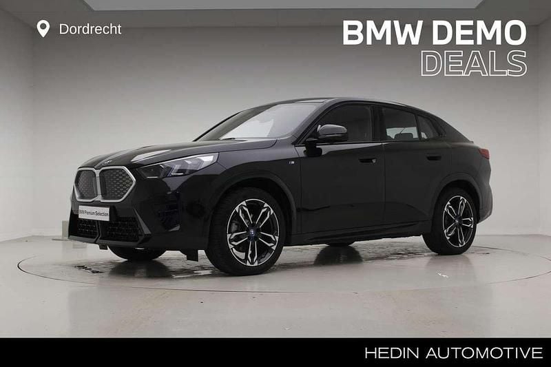 Zwart Gebruikt 2024 BMW iX2 Comfort Edition SUV | € 43.895 (Eerlijke prijs) - Afbeelding 1/3