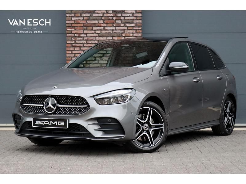Grijs Gebruikt 2025 Mercedes B250e AMG line MPV | € 41.500 - Afbeelding 1/4