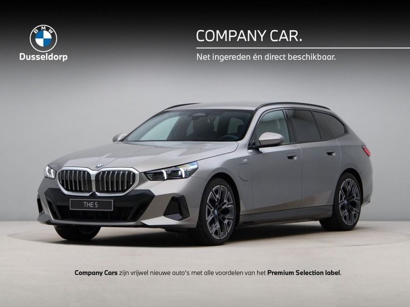 Oxidgrau metallic (grijs metallic) Gebruikt 2025 BMW 530e Comfort Edition Stationwagen | € 79.782 - Afbeelding 1/4
