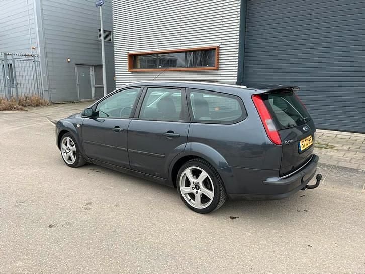 Occasion Ford Focus Futura 101 PK (74 kW) 2006 Grijs Stationwagen