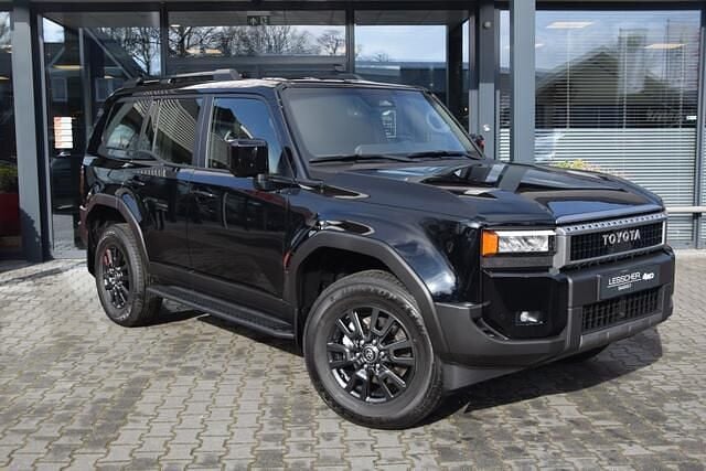 Zwart Nieuw 2024 Toyota Land Cruiser Executive SUV | € 79.995 (Eerlijke prijs) - Afbeelding 1/4