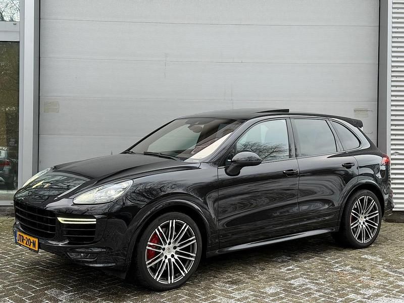 Zwart Occasion 2015 Porsche Cayenne Turbo SUV | € 39.949 - Afbeelding 1/4