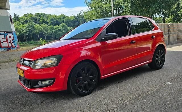 Rood Gebruikt 2009 VW Polo Hatchback | € 1.500 (Super prijs) - Afbeelding 1/4