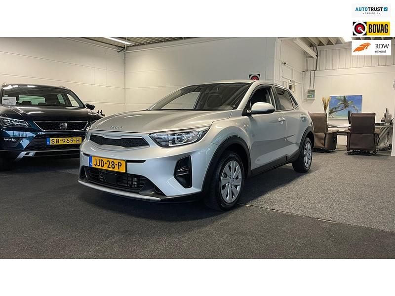 Grijs Gebruikt 2022 Kia Stonic SUV | € 15.645 (Super prijs) - Afbeelding 1/4