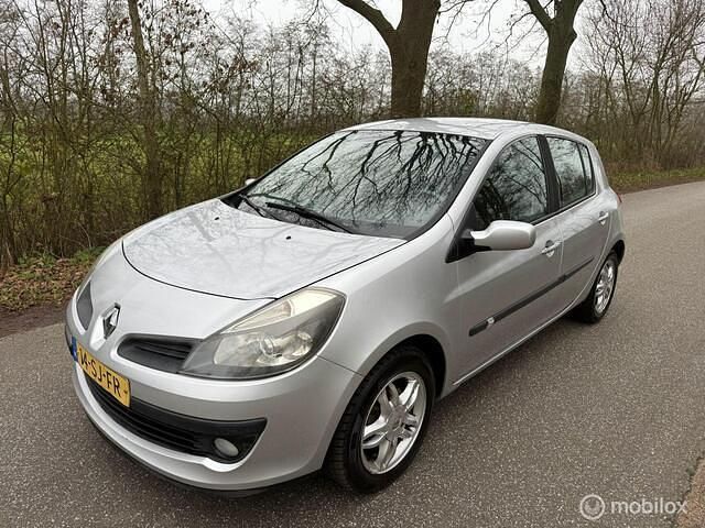 Grijs Gebruikt 2006 Renault Clio II Hatchback | € 1.649 (Eerlijke prijs) - Afbeelding 1/4