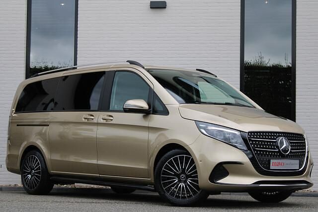 Goud Gebruikt 2024 Mercedes V220 MPV | € 67.950 - Afbeelding 1/4