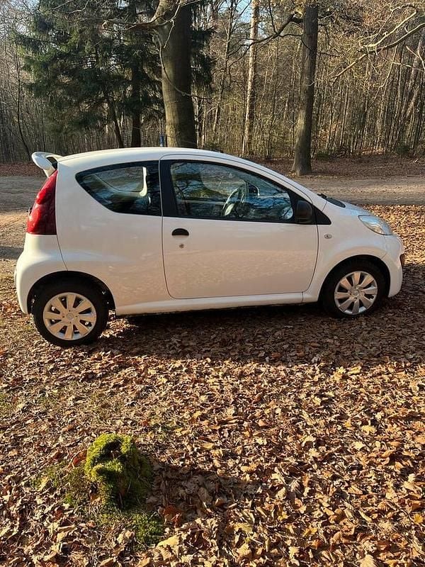 Gebruikt 2012 Peugeot 107 Hatchback | € 1.950 (Goede deal) - Afbeelding 1/4