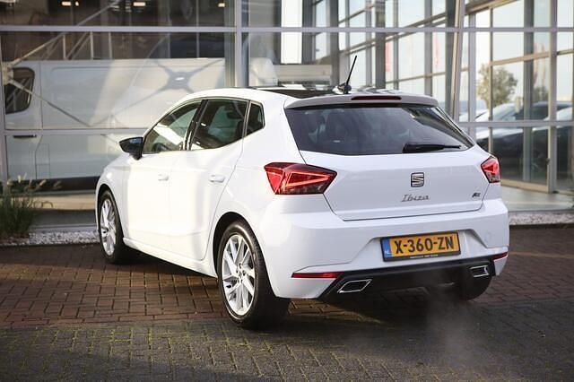 Wit Gebruikt 2023 Seat Ibiza FR Hatchback | € 17.950 (Eerlijke prijs) - Afbeelding 1/4