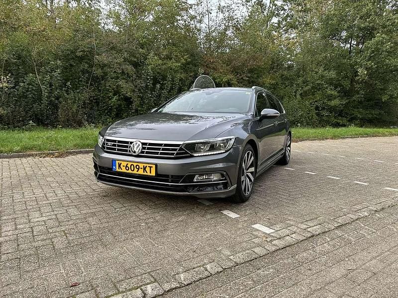 Grijs Occasion 2016 VW Passat Highline Stationwagen | € 20.950 (Eerlijke prijs) - Afbeelding 1/4