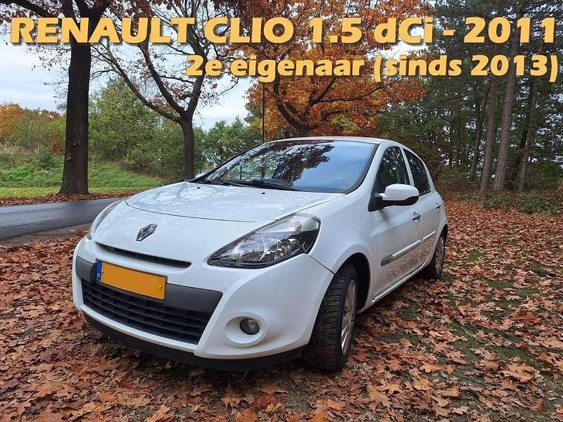 Wit Gebruikt 2011 Renault Clio II Hatchback | € 2.390 (Eerlijke prijs) - Afbeelding 1/4