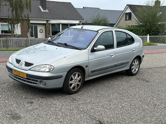 Occasion Renault Mégane 107 PK (78 kW) 2001 Grijs Hatchback