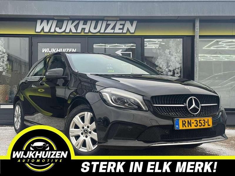 Zwart Occasion 2017 Mercedes A160 Ambition Hatchback | € 8.450 (Goede deal) - Afbeelding 1/4