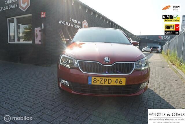 Rood Gebruikt 2015 Skoda Fabia Ambition Hatchback | € 9.495 (Iets duurder) - Afbeelding 1/4