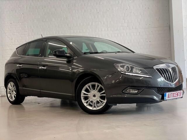 Grijs Gebruikt 2009 Lancia Delta Sedan | € 6.300 (Eerlijke prijs) - Afbeelding 1/4