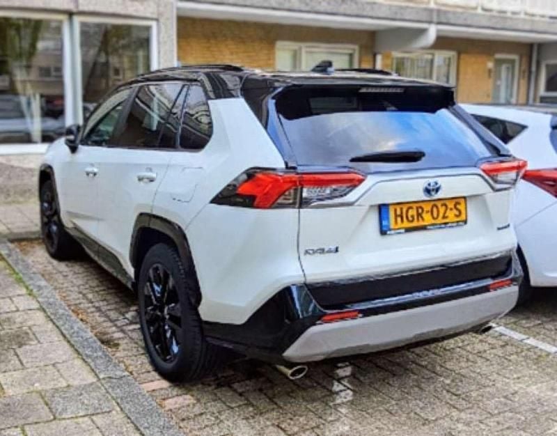 Wit Gebruikt 2022 Toyota RAV4 Hybrid Executive SUV | € 35.999 (Eerlijke prijs) - Afbeelding 1/4