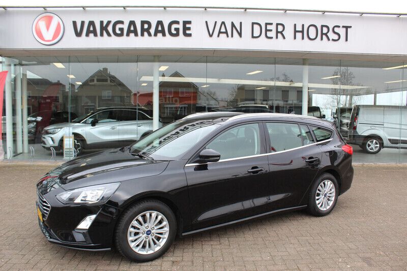 Zwart Gebruikt 2021 Ford Focus Titanium Stationwagen | € 18.430 (Eerlijke prijs) - Afbeelding 1/4