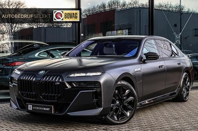 Grijs (metallic) Gebruikt 2022 BMW M760e Executive Sedan | € 104.900 - Afbeelding 1/4