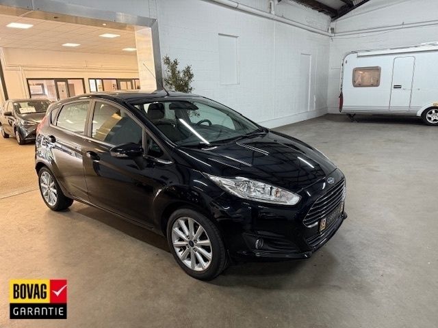 Zwart Gebruikt 2015 Ford Fiesta Titanium Hatchback | € 8.900 (Iets duurder) - Afbeelding 1/4