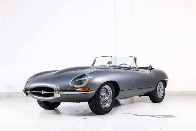 Zilver Gebruikt 1965 Jaguar E-Type Cabriolet | € 189.500 - Afbeelding 1/4