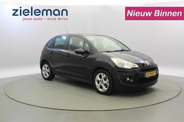 Zwart, metallic lak Gebruikt 2010 Citroën C3 Business Class Hatchback | € 2.645 (Eerlijke prijs) - Afbeelding 1/4