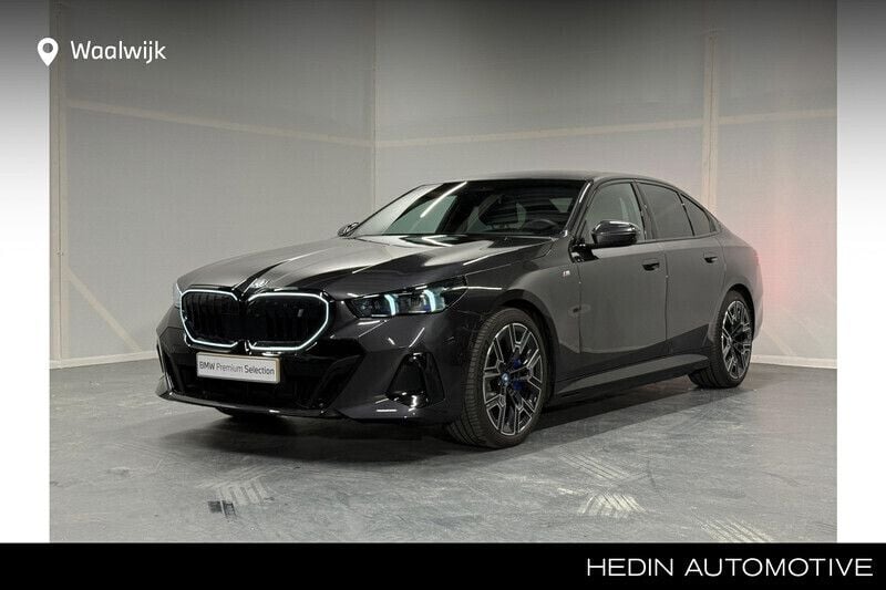 Sophistograu brillianteffect metallic (donker grijs metallic) Gebruikt 2024 BMW i5 Comfort Edition Sedan | € 58.880 (Goede deal) - Afbeelding 1/4