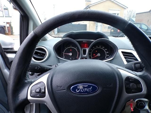 Occasion Ford Fiesta Trend 95 PK (69 kW) 2010 Grijs Hatchback