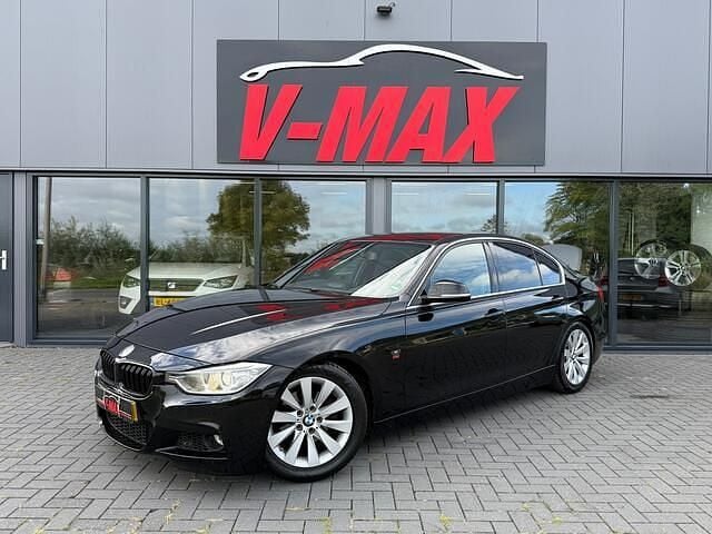 Zwart Gebruikt 2013 BMW 320 Sport Line Sedan | € 10.950 (Eerlijke prijs) - Afbeelding 1/4