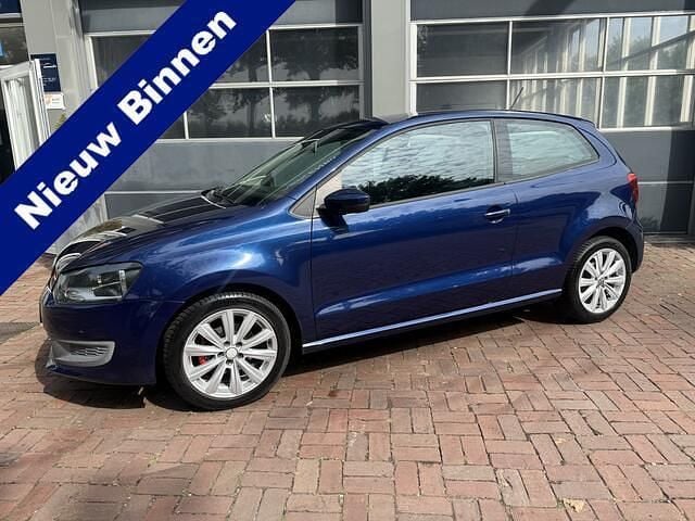 Blauw, metallic lak Gebruikt 2010 VW Polo Comfortline Hatchback | € 3.750 (Goede deal) - Afbeelding 1/4