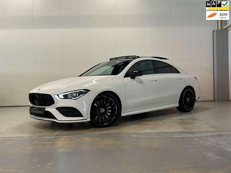 Wit Gebruikt 2019 Mercedes CLA250 Premium Plus Sedan | € 36.900 (Iets duurder) - Afbeelding 1/4