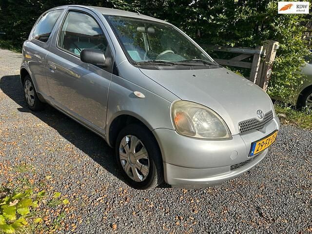 Grijs Gebruikt 2000 Toyota Yaris Luna Hatchback | € 1.199 (Eerlijke prijs) - Afbeelding 1/4