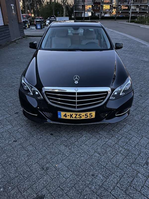 Zwart Gebruikt 2013 Mercedes E250 Elegance Sedan | € 16.500 (Eerlijke prijs) - Afbeelding 1/4
